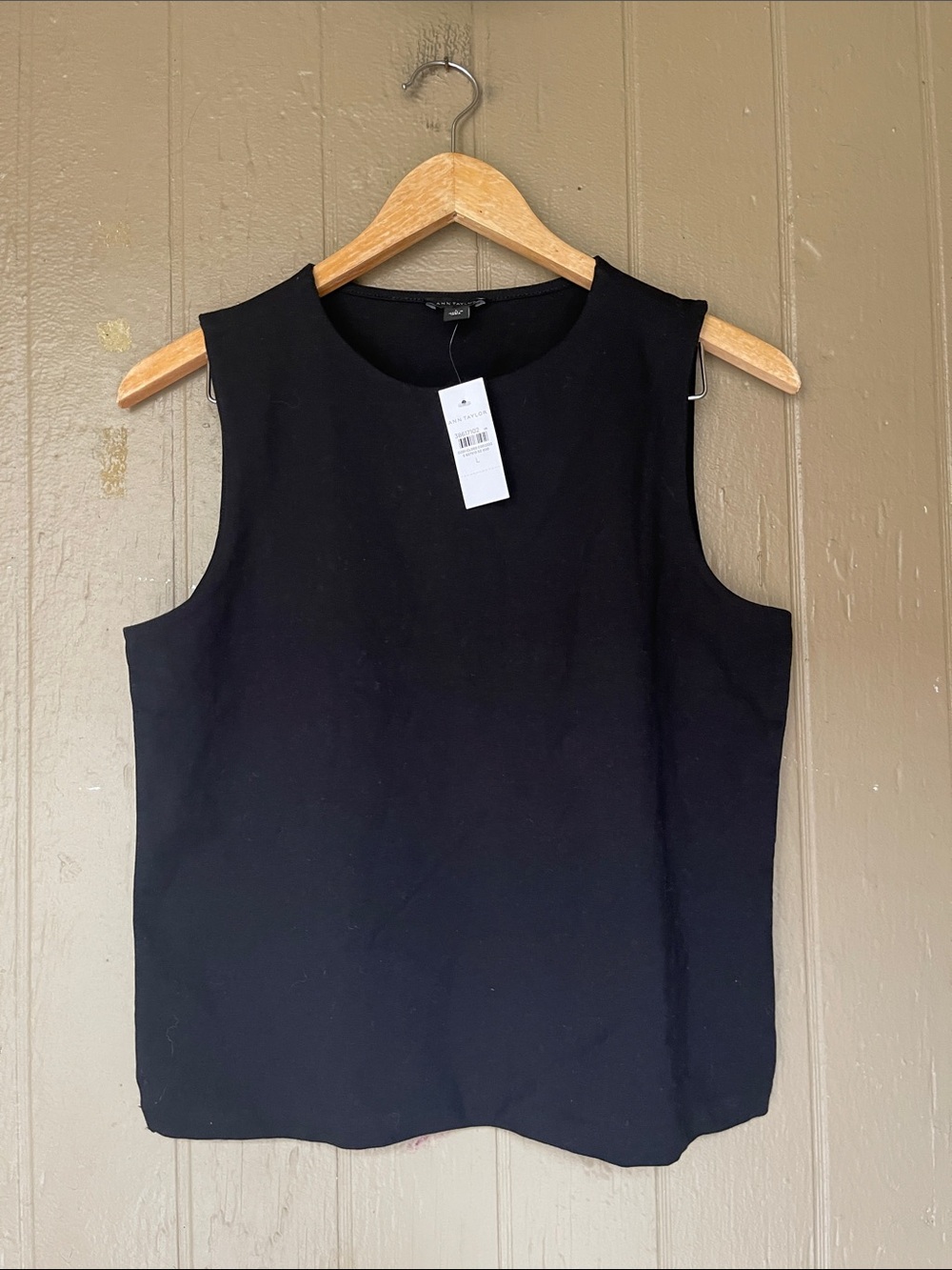 Ann Taylor Classic Sleeveless Tank Top - Black Size L
